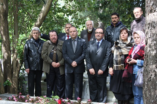 Muhsin Ertu�rul Mezar� Ba��nda An�ld�